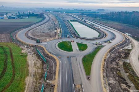 Wre robota na placu budowy obwodnicy, łącznicy i węzła Bieruń